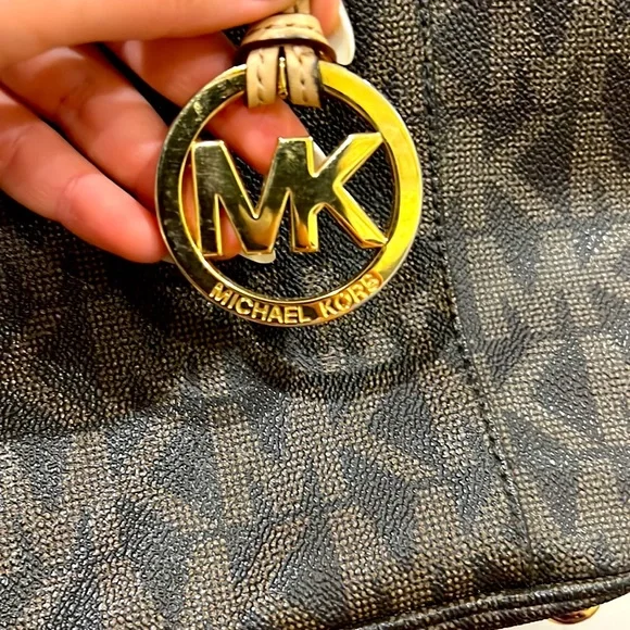 Michael Kors classic shoulder bag - Picture 3 of 6